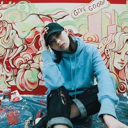 Photo of Lauren Tsai