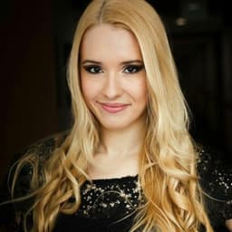 Photo of Carolina Munhóz